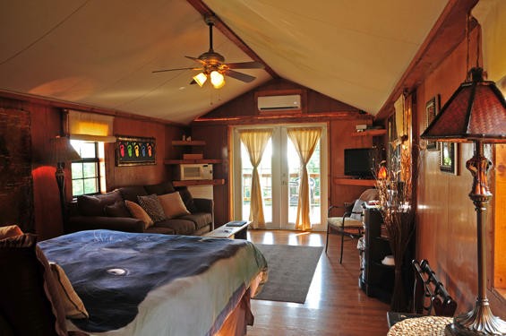Congo-Facing-Patio lodging